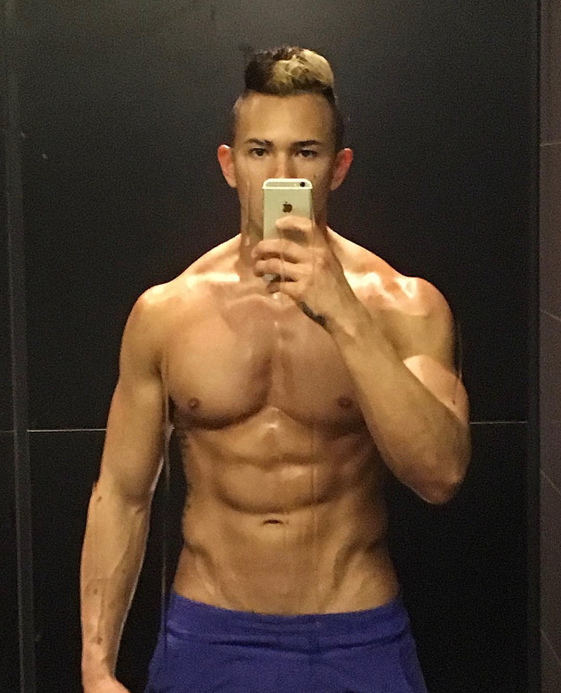 <b>Hot chef Angelo Sato</b>